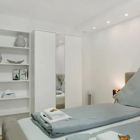 Modern Neuburg 7 - New *